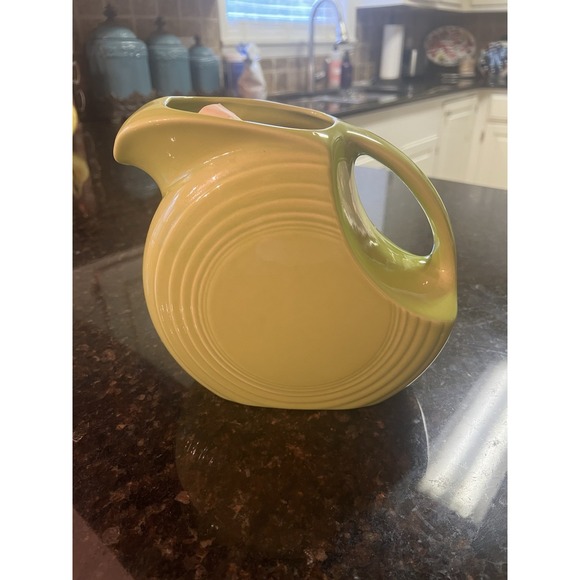 Fiestaware Large Disc Pitcher Chartreuse/Lemongrass 7.25" HLC Fiesta Collectible - Picture 3 of 9